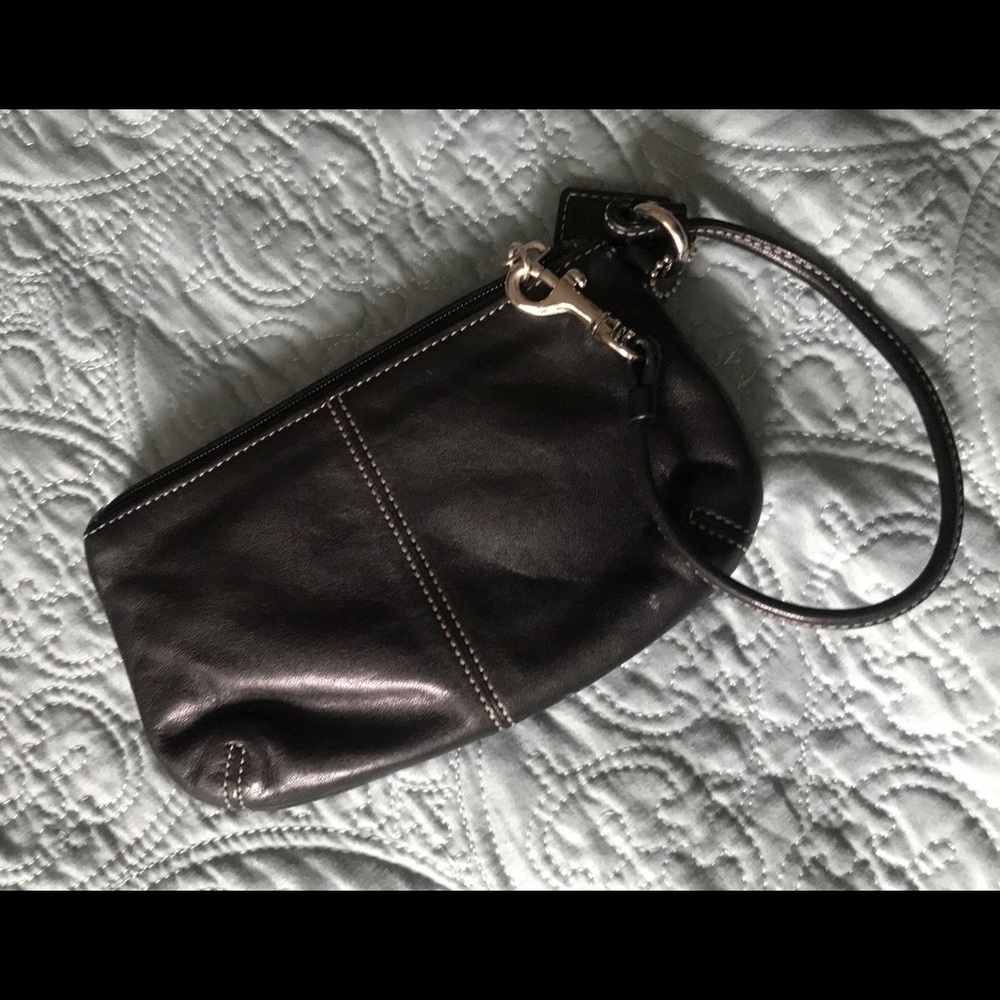 Coach Authentic Leather Lock turn wristlet - Picture 4 of 7